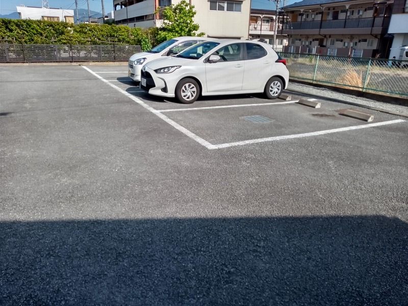 レオパレスペパーミント 駐車場