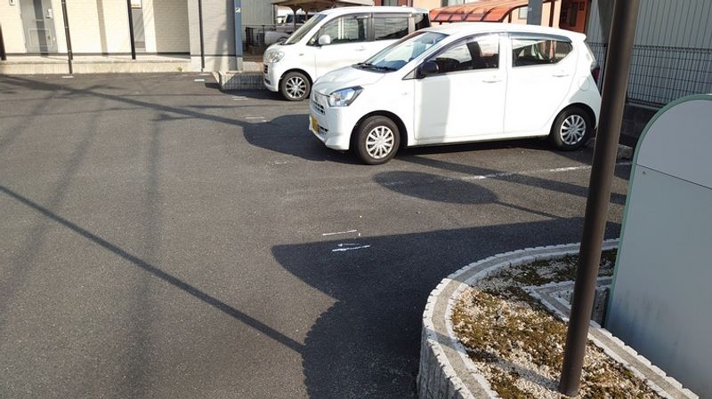 レオパレスシャンブル 駐車場