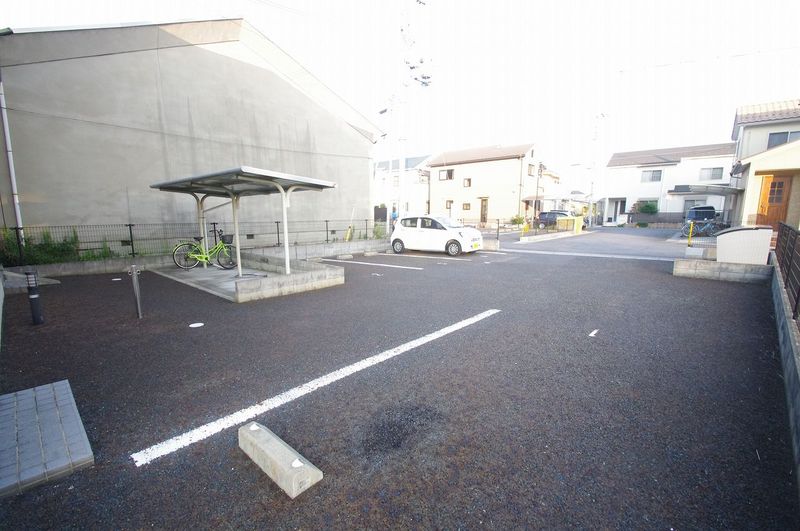 レオパレスグリーンヒルズ３ 駐車場