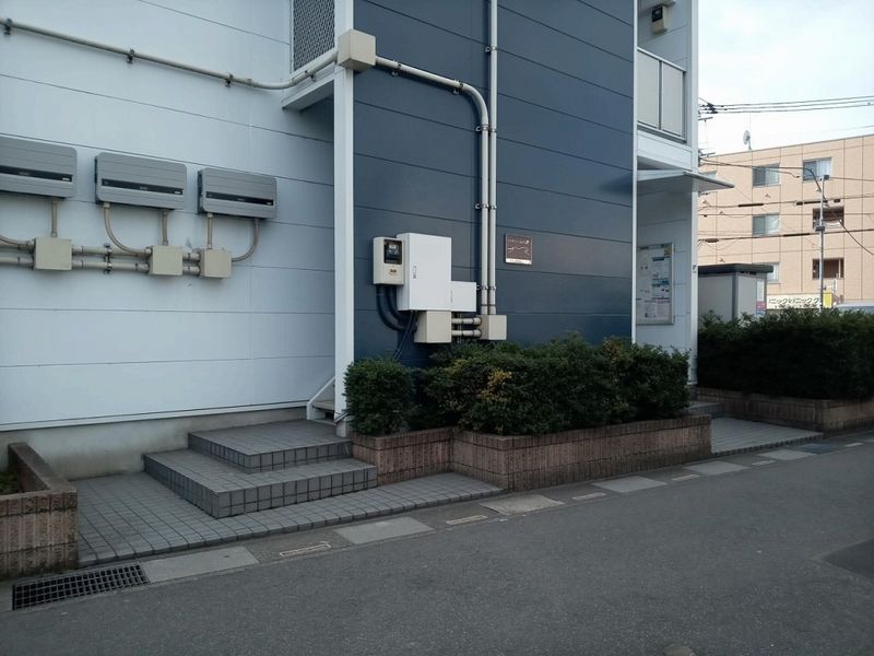 レオパレスアップヴィレッジ エントランス