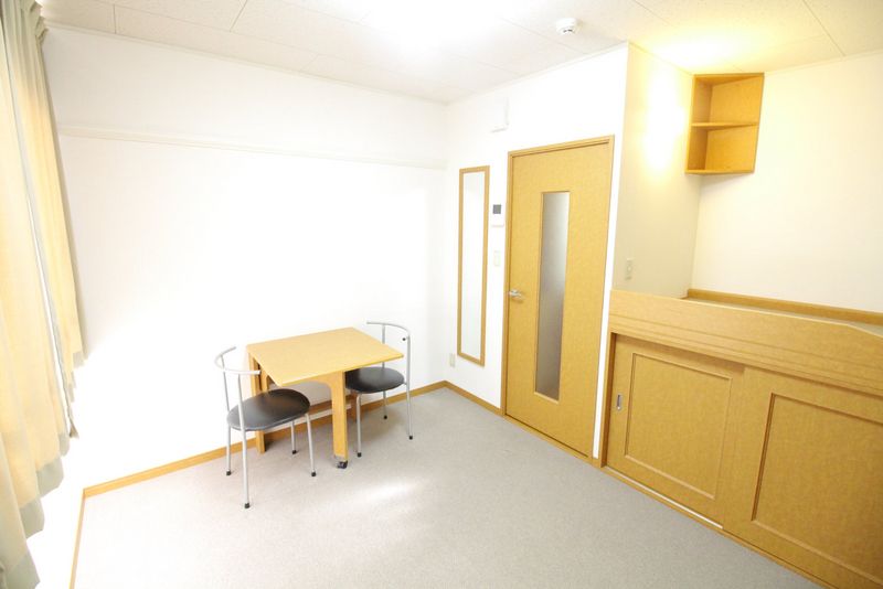 レオパレス長居西 居間