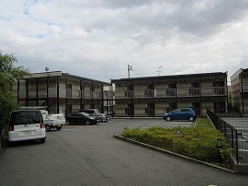 レオパレスフラワー三木Ⅱ 駐車場