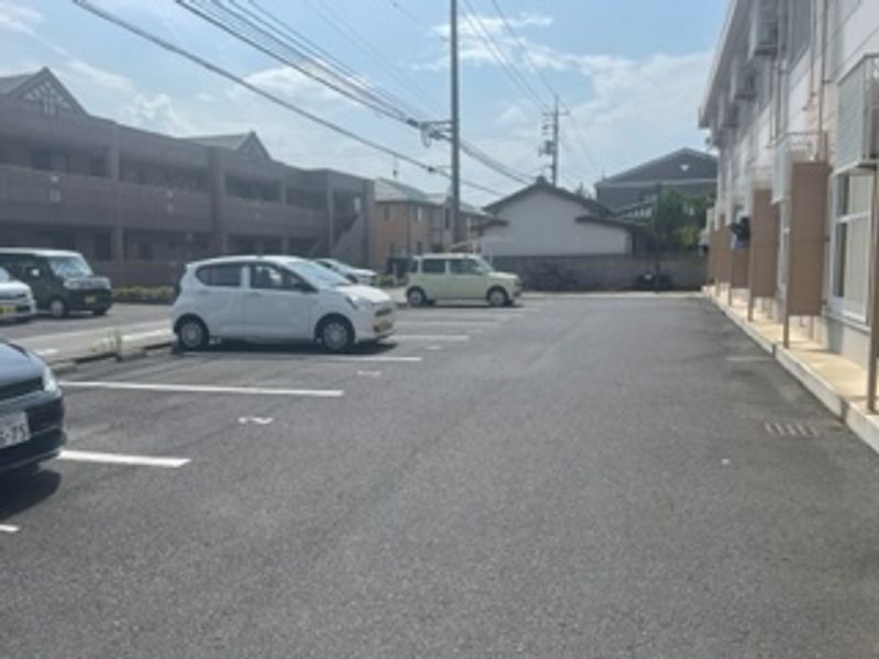レオパレスＭ．Ｋ 駐車場