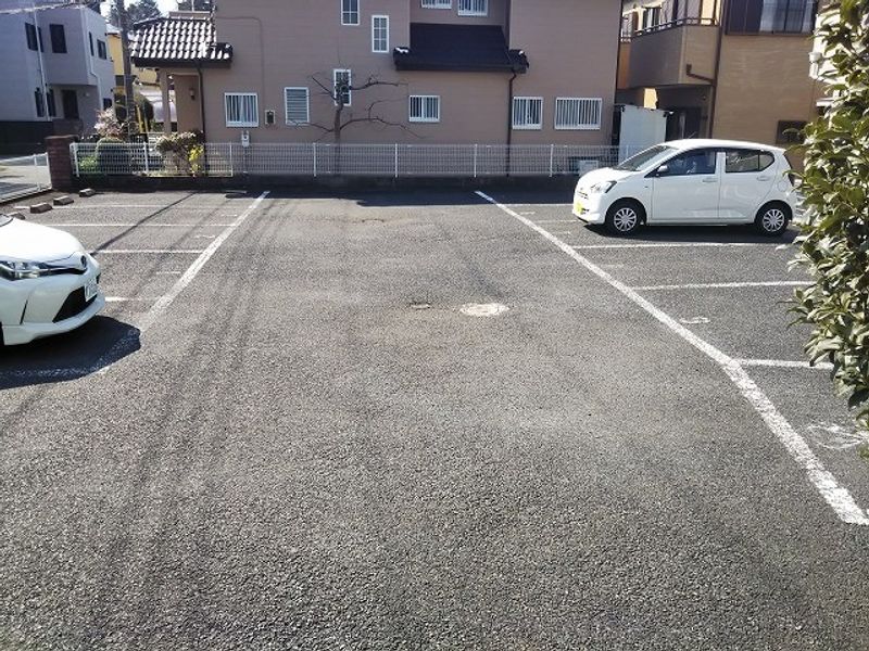 レオパレスホークヒルズⅡ 駐車場