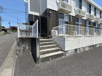 レオパレスサンヒダカ エントランス