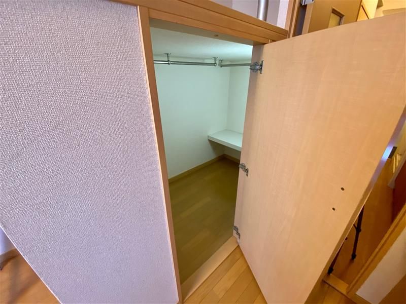 レオパレスラ　ピアンタ都立家政 収納
