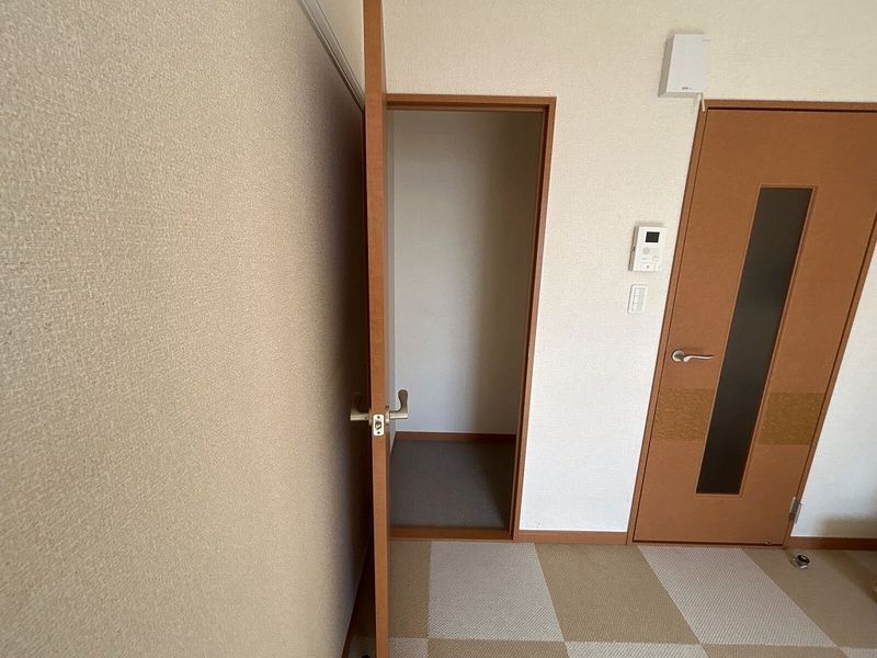 レオパレスＮＥＸＴ　ＤＯＯＲ 収納