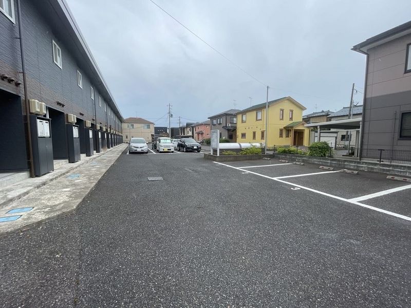 レオパレスどんぐり 駐車場