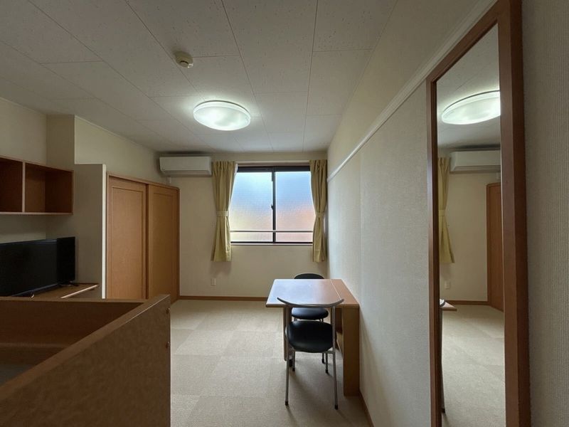 レオパレス紫陽花 居間