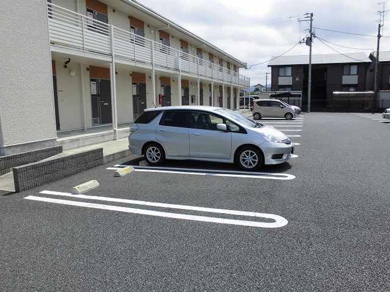 レオネクスト本陣Ａ 駐車場