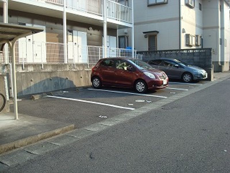 レオパレス香風 駐車場