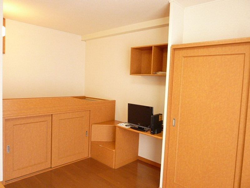 レオパレスウッドヒル 居間