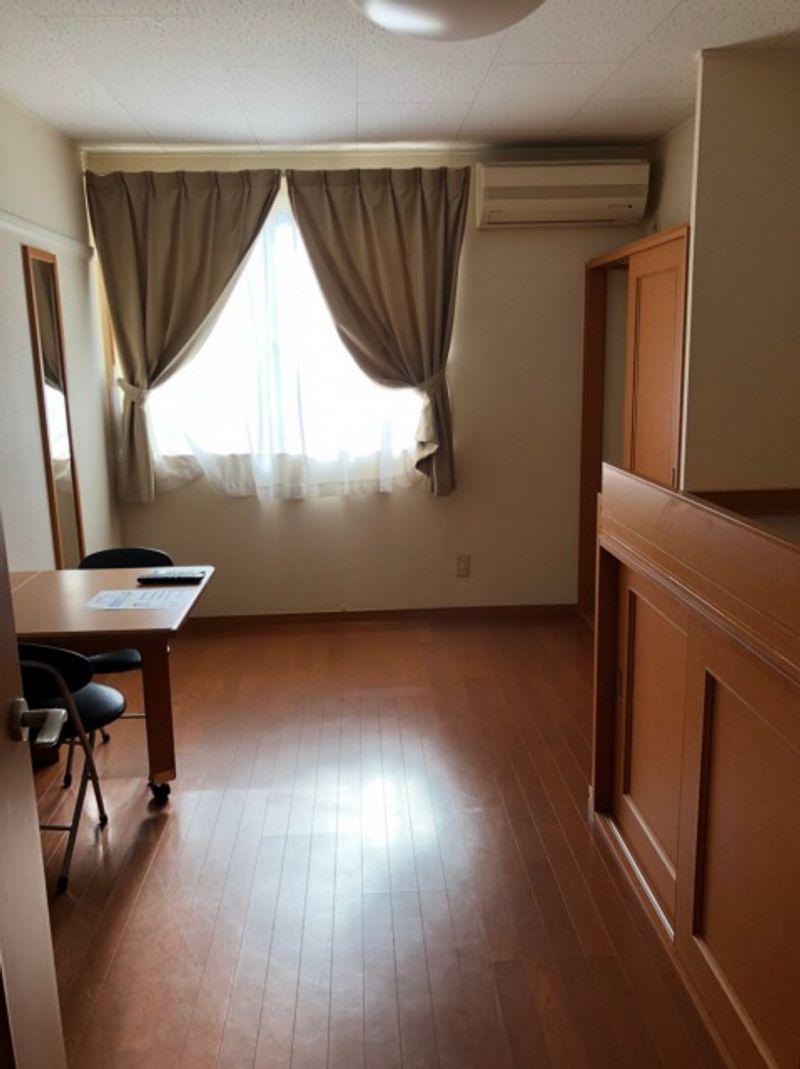 レオパレスエイト 居間