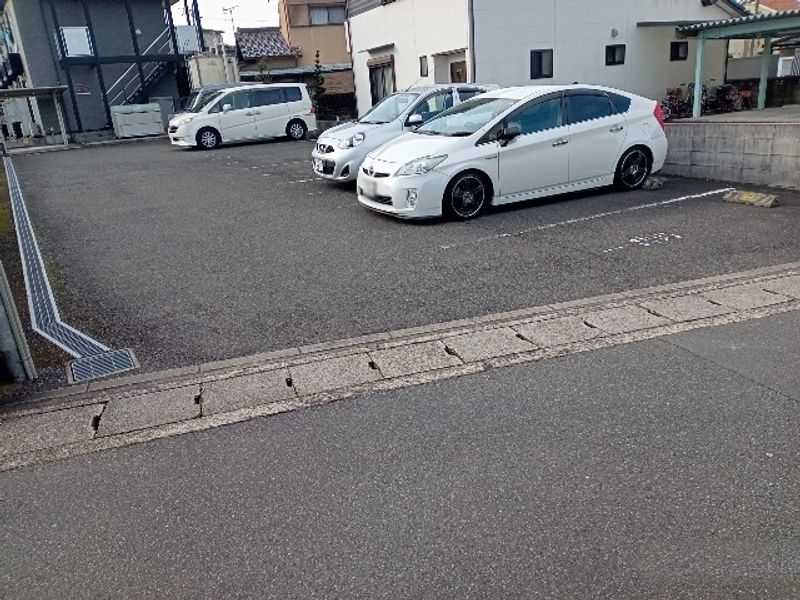 レオパレスＷＩＬＬⅡ 駐車場