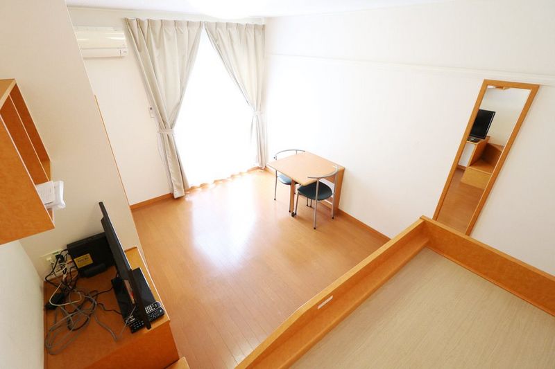 レオパレス後三条 居間