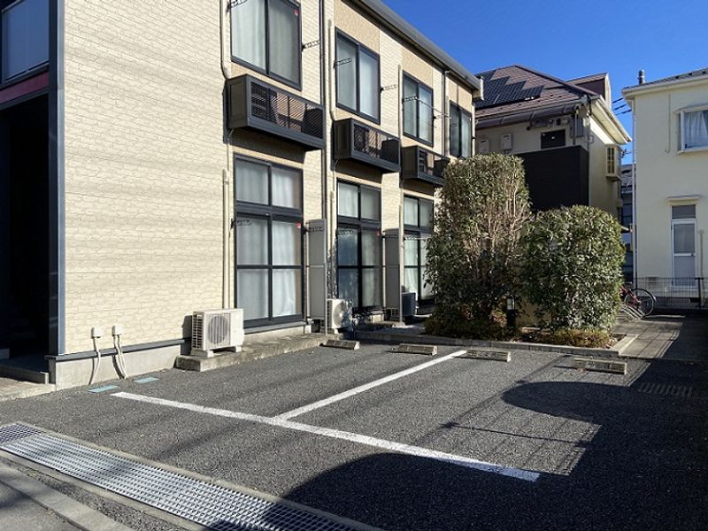 レオパレスロータス 駐車場