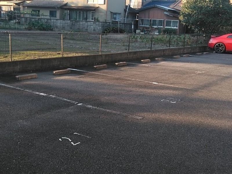 レオパレスグランメール 駐車場
