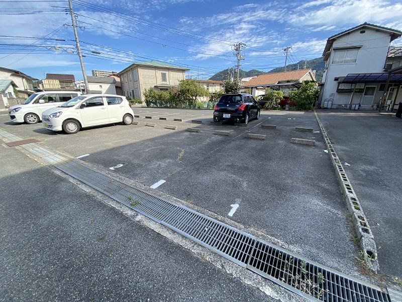レオパレスＭＯＭＯ 駐車場