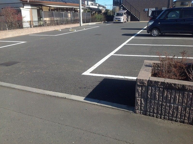 レオネクスト翠 駐車場