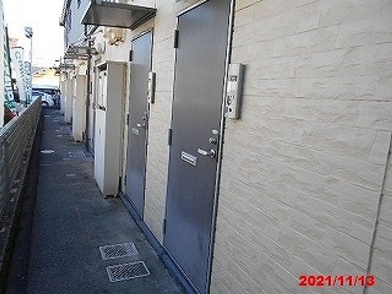 レオパレスプラド岩塚 玄関