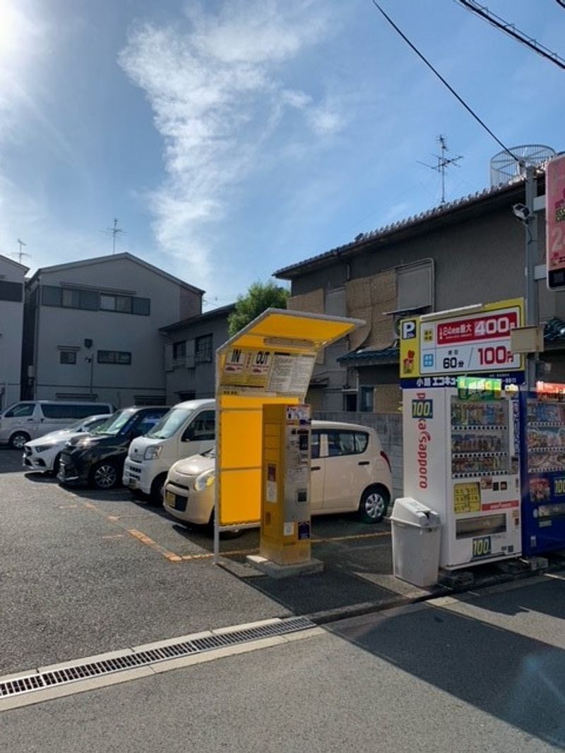 レオパレスさかえ 駐車場