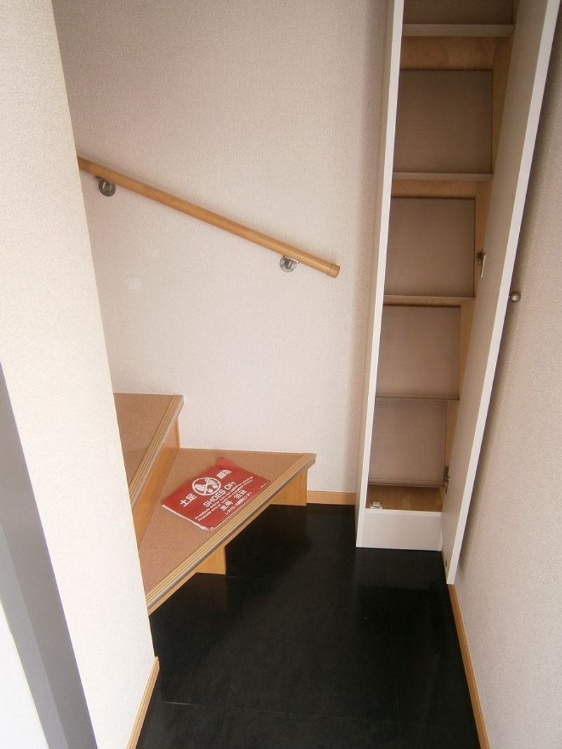 レオネクストグリーンハイツ３号 玄関