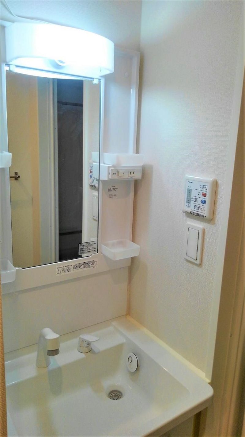 CLEINO Elvita Higashi Hie Washroom