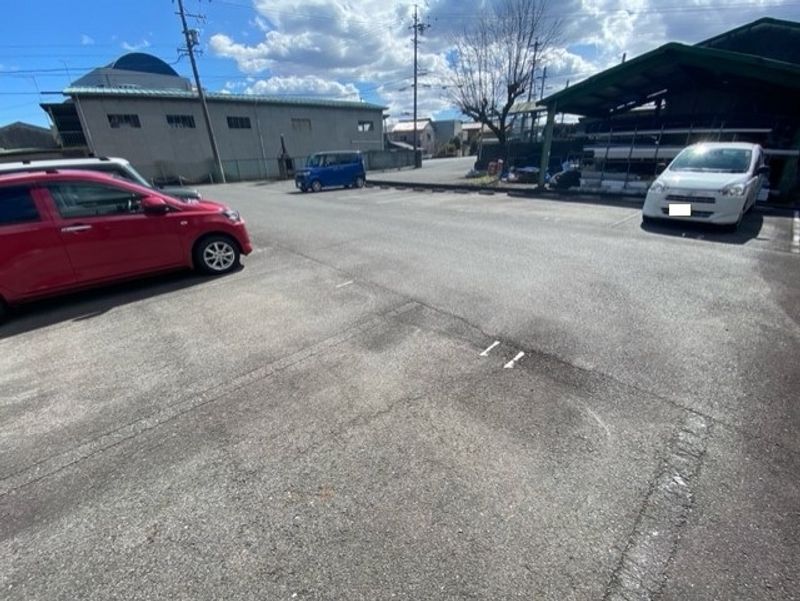 レオパレスＫＥＷ 駐車場