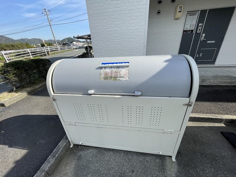 レオパレスメゾンドゥトロッポ 共用部分