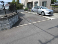 LEONEXT Avenir Parking lot