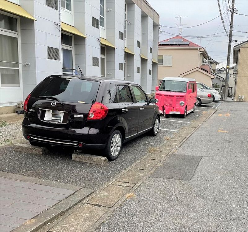 レオパレス四季 駐車場