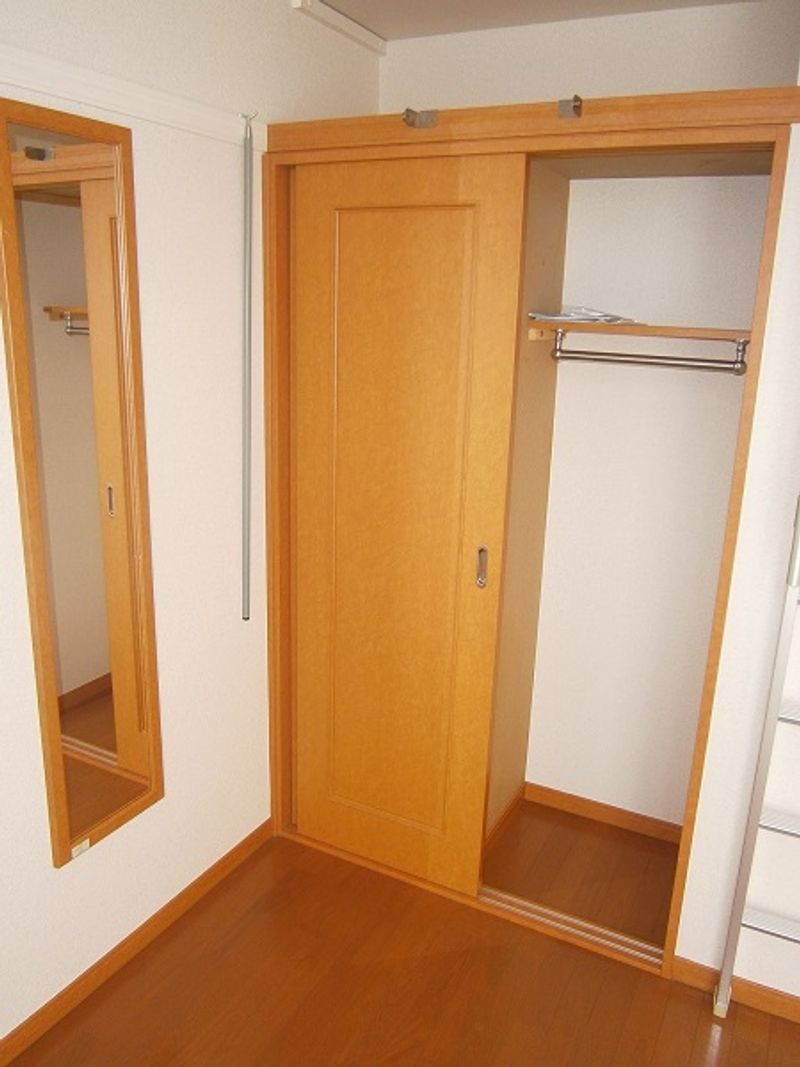 レオパレスティー　フジ 収納