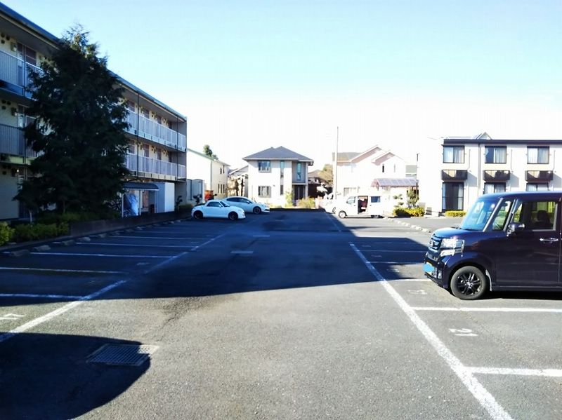 レオパレスティエラⅠ 駐車場