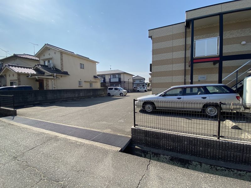 レオパレスグレース東福山 駐車場