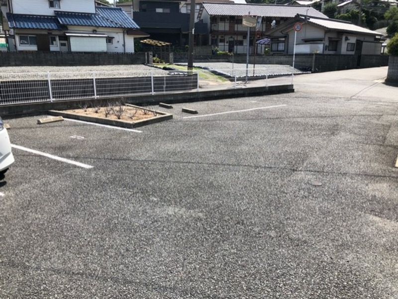 レオネクスト塩浜 駐車場