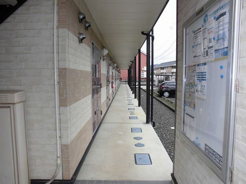 レオパレス涼風爽 エントランス