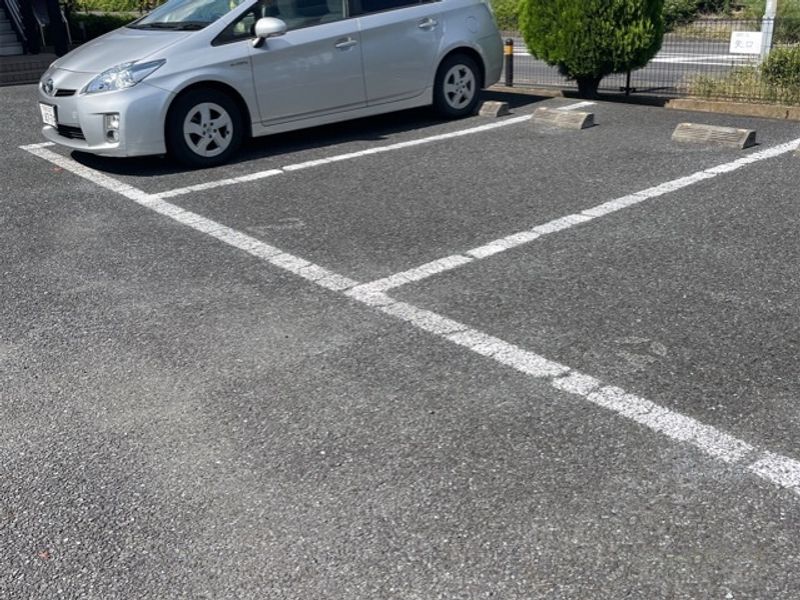レオパレスドマーニ 駐車場