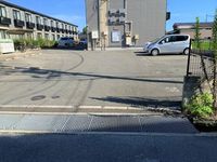 レオパレス中山 駐車場