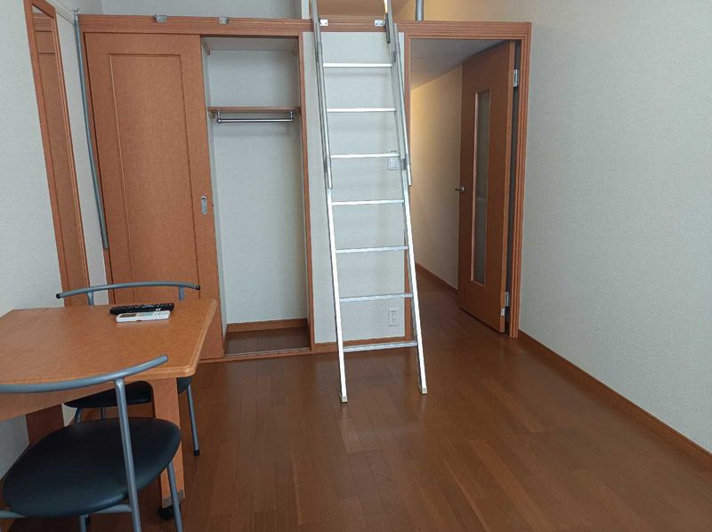 レオパレス紫原 居間