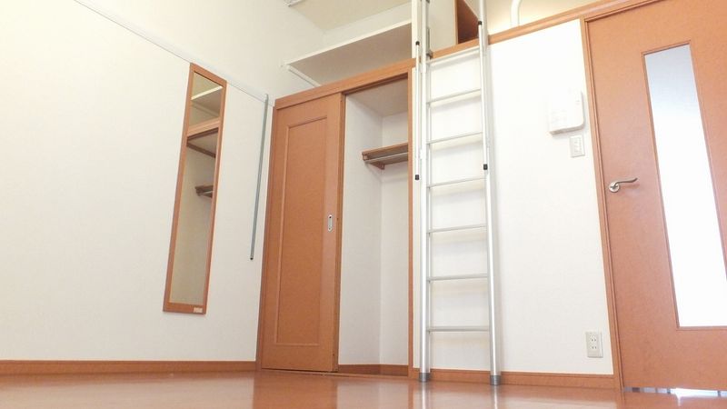 レオパレストゥー　ル　モンド 収納