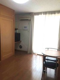 レオパレス中町 居間