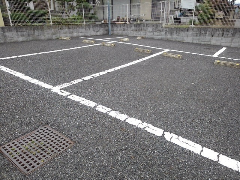 レオネクスト山茶花 駐車場