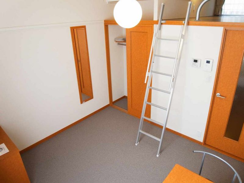 レオパレスサンハイム 居間