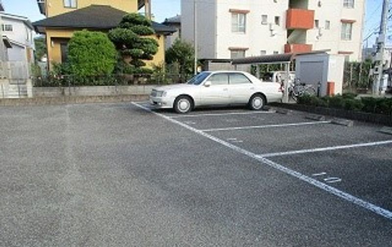 レオパレスサン平井Ⅱ 駐車場