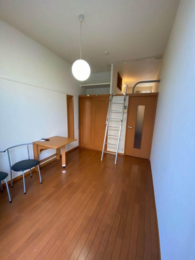 レオパレスワイズ 居間
