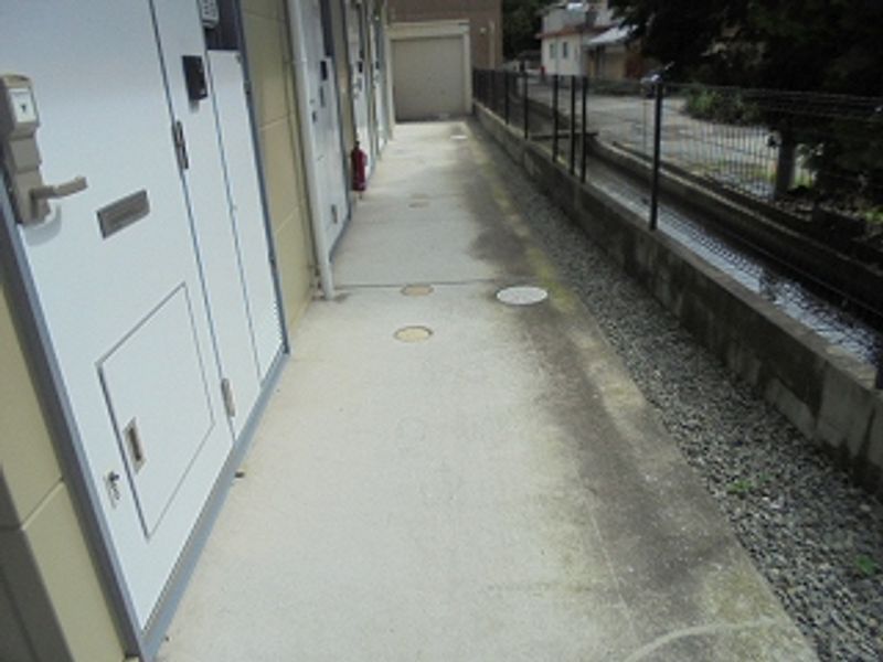 レオパレスルニⅢ 玄関
