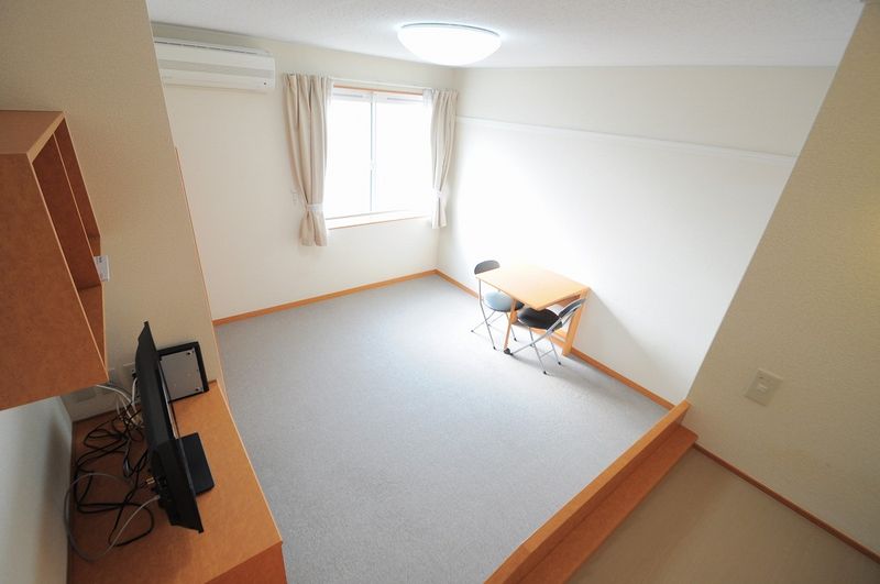 レオパレスポポー 居間
