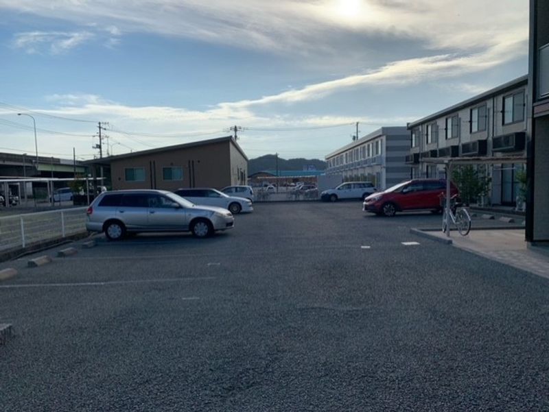 レオパレスＹＵＫＩ 駐車場
