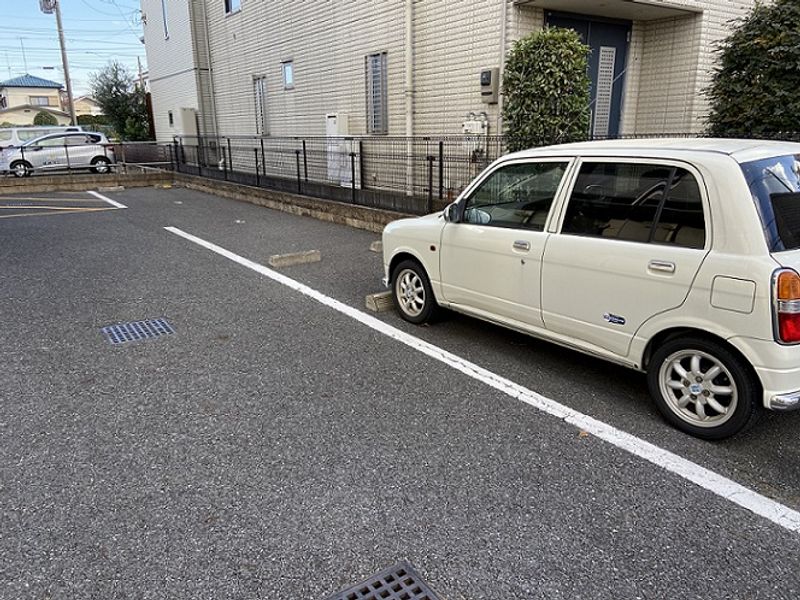 レオパレス東狭山ヶ丘 駐車場
