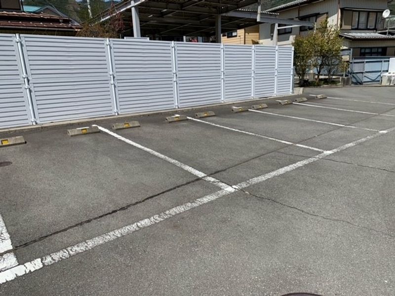 レオパレスコラテラル 駐車場